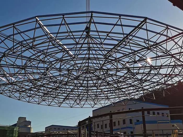 赤水螺栓球网架工程施工现场
